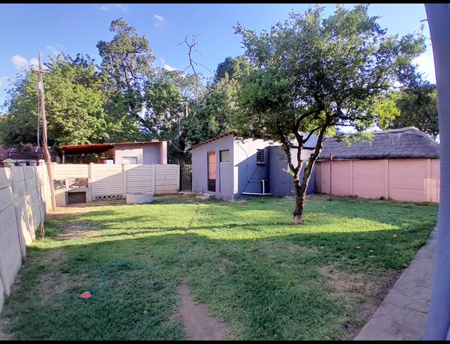 8 BEDROOM FREEHOLD FOR SALE IN BO-DORP